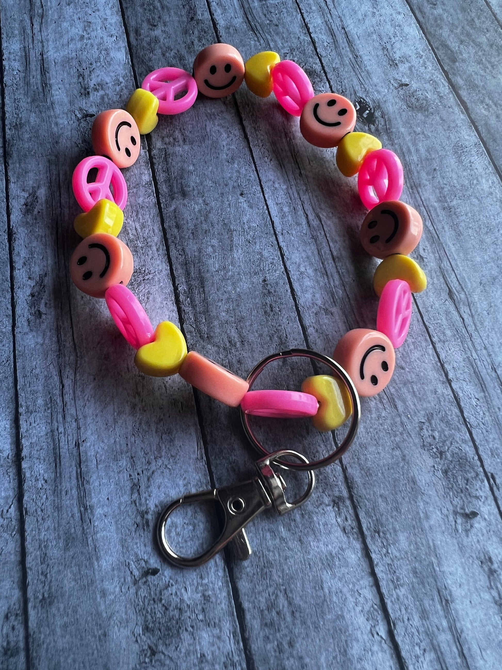 Smiley Face Keychain, Smiley Face Wristlet, Key Chain Accessories, Beaded Wristlet, Trendy Keychain