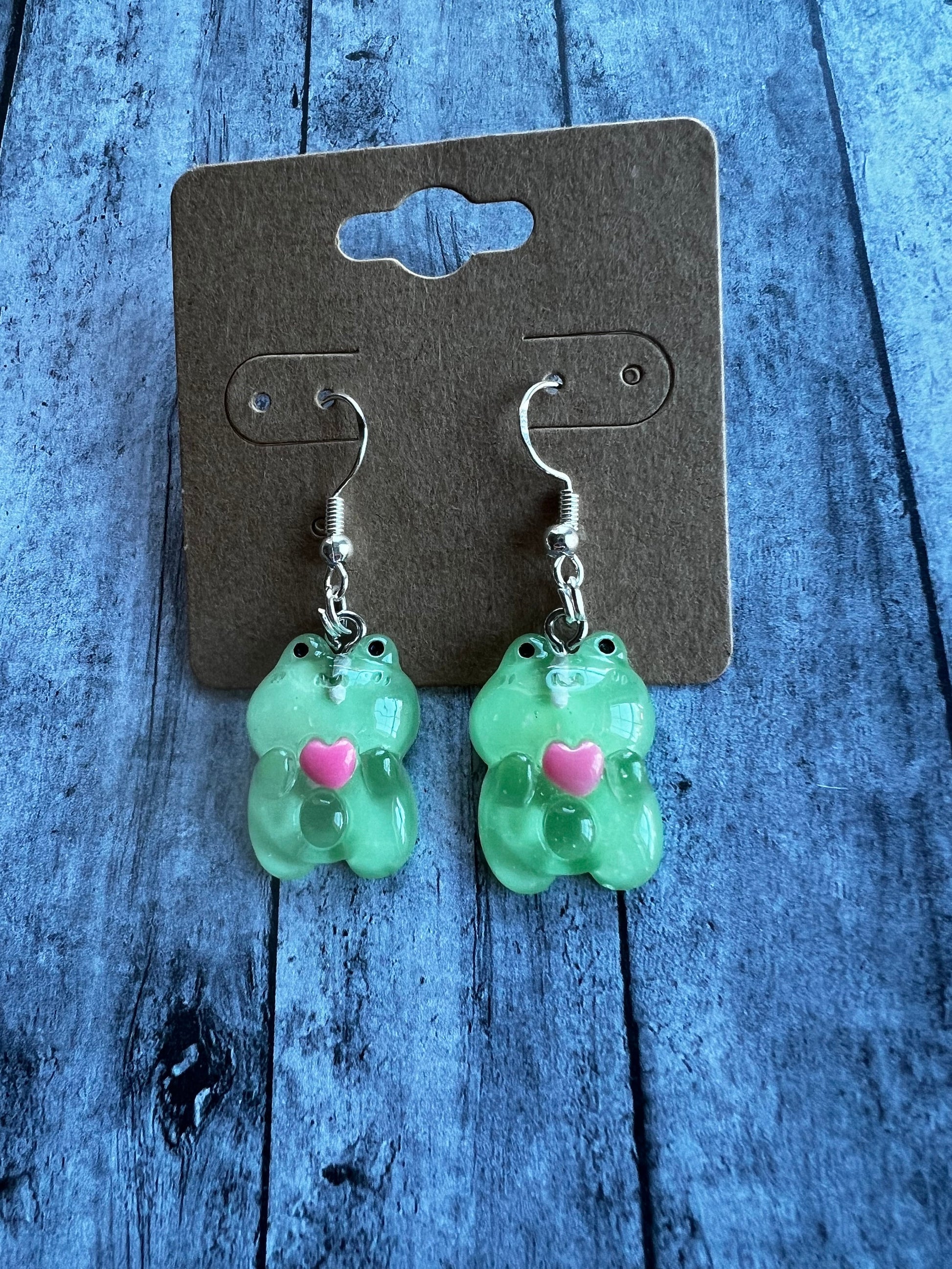 Green Frog Holding Heart, 925 Sterling Silver Plated Earrings, Hypoallergenic Earrings, Gifts for Her, Frog Earrings, Cute Earrings