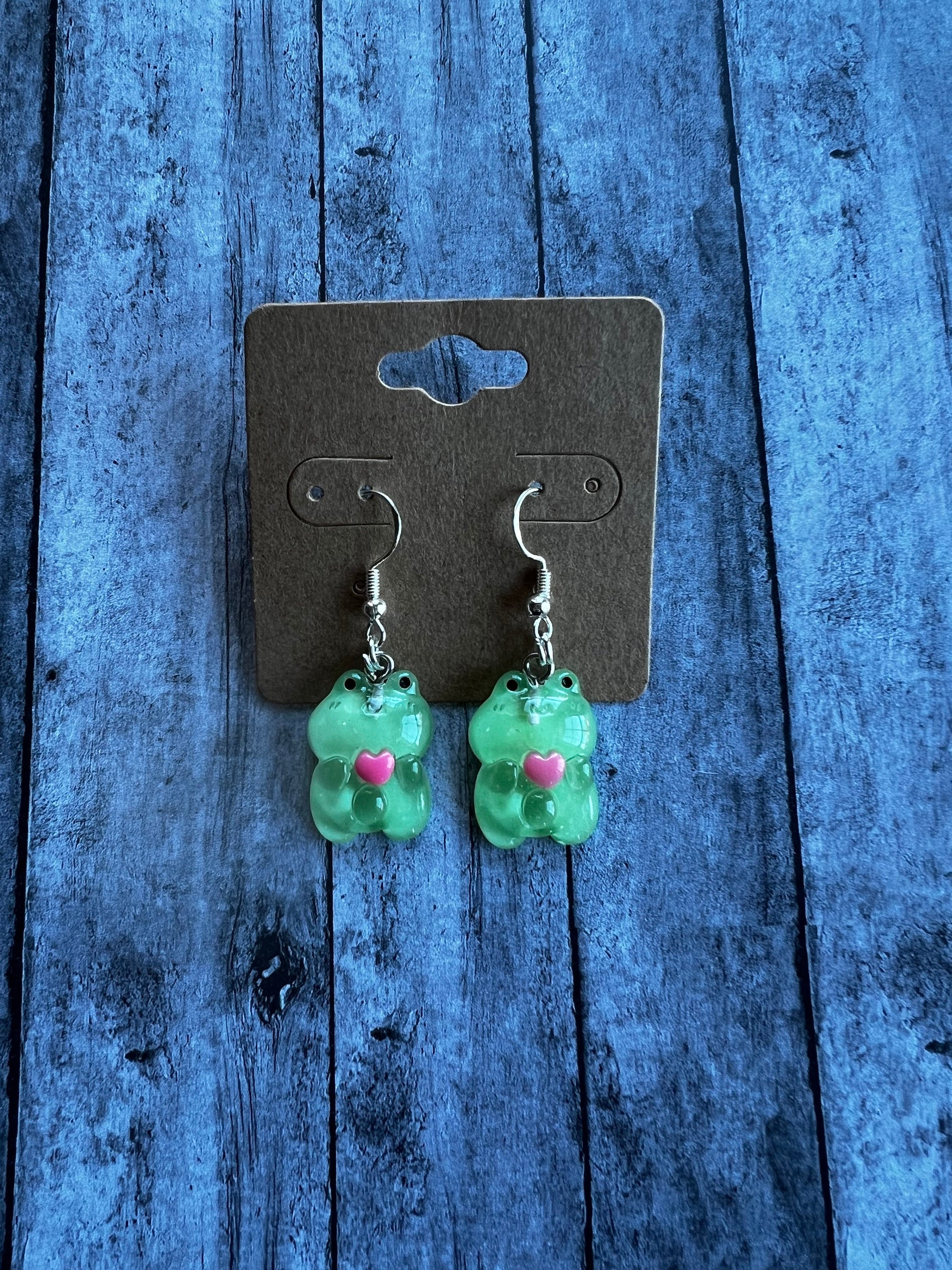 Green Frog Holding Heart, 925 Sterling Silver Plated Earrings, Hypoallergenic Earrings, Gifts for Her, Frog Earrings, Cute Earrings