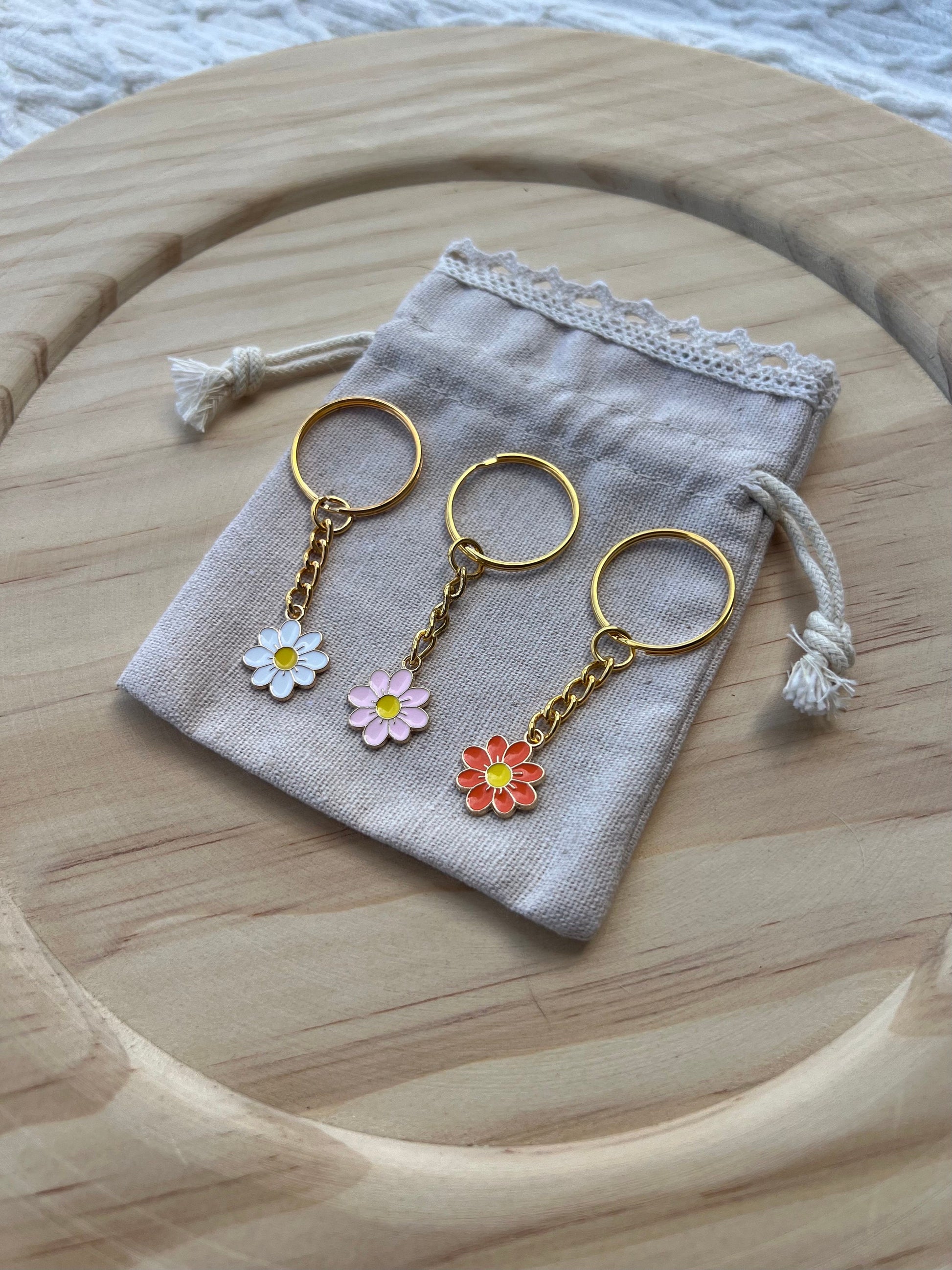 Gold Flower Keychain, Gold Accessories, Golf Jewelry, Gold Keychain, Spring Accessories, Sunflower Keychains, Trendy Keychains