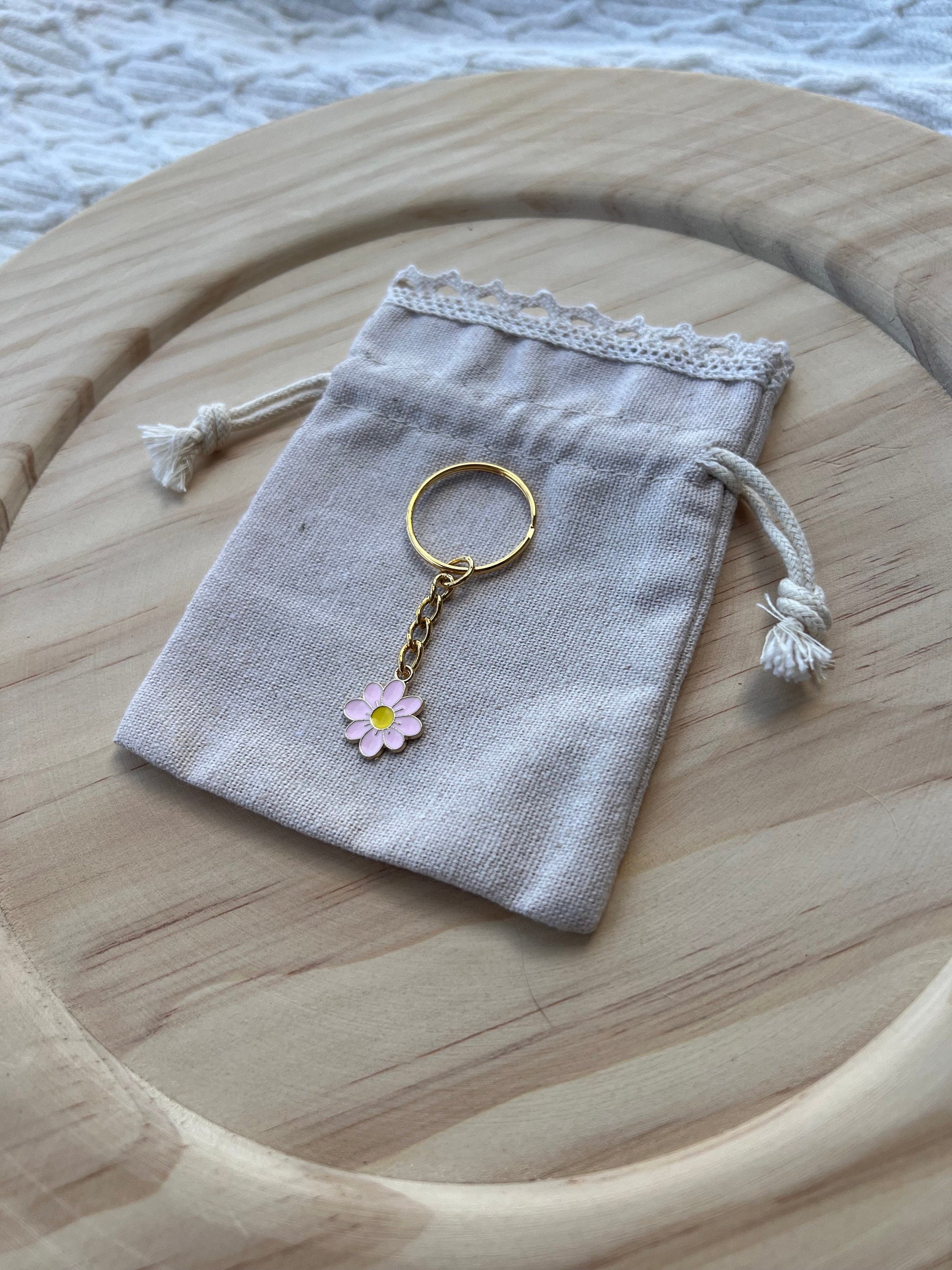 Gold Flower Keychain, Gold Accessories, Golf Jewelry, Gold Keychain, Spring Accessories, Sunflower Keychains, Trendy Keychains