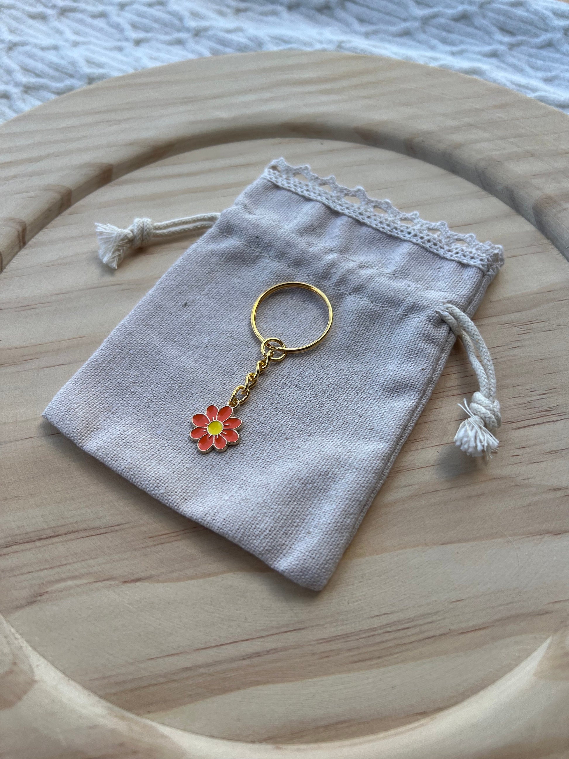 Gold Flower Keychain, Gold Accessories, Golf Jewelry, Gold Keychain, Spring Accessories, Sunflower Keychains, Trendy Keychains