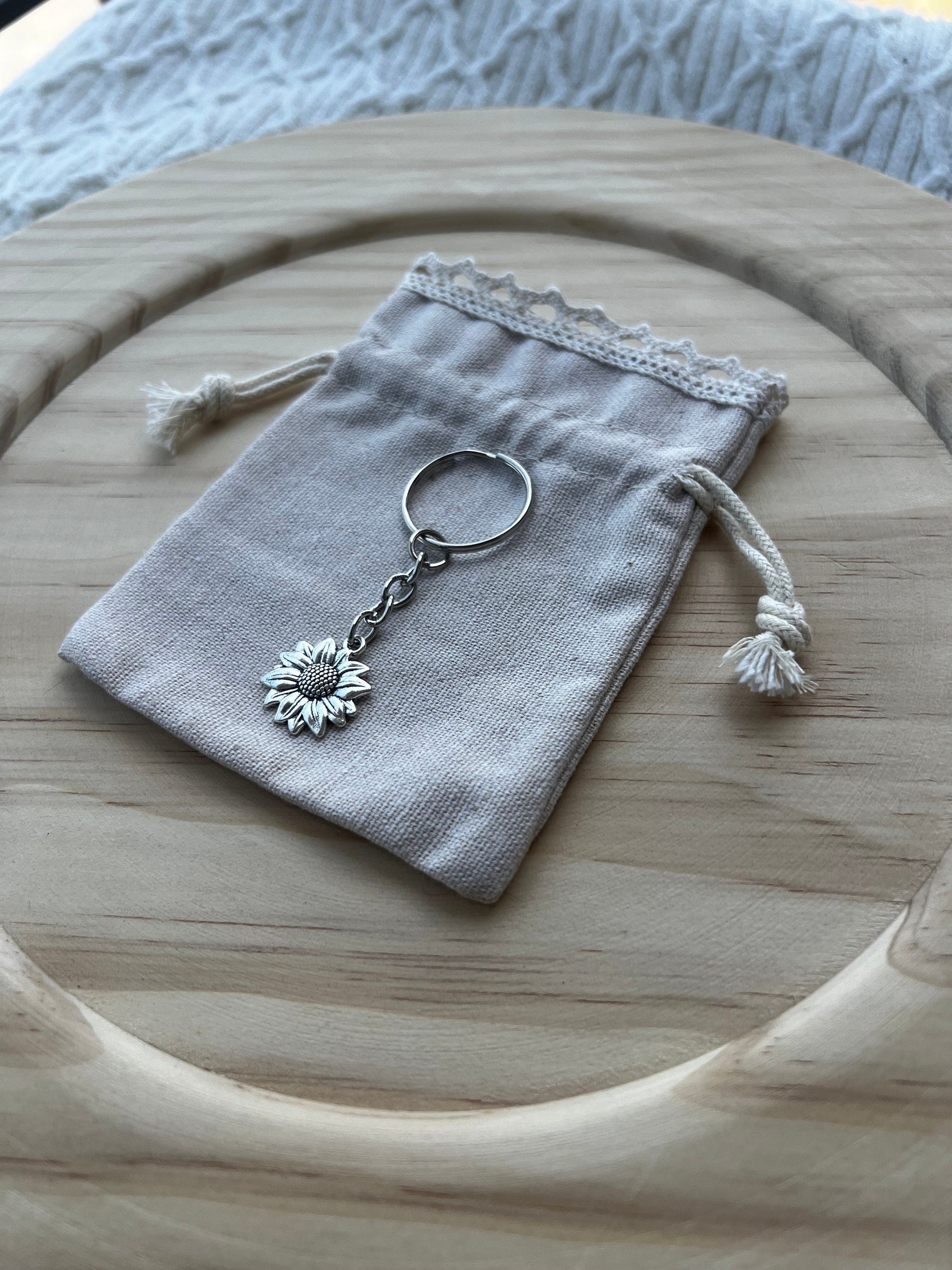 Silver Sunflower Keychain, Trendy Keychain, Silver Keychain, Fall Keychain, Fall Accessories, Gifts for Her, Backpack Keychain, Bag Keychain