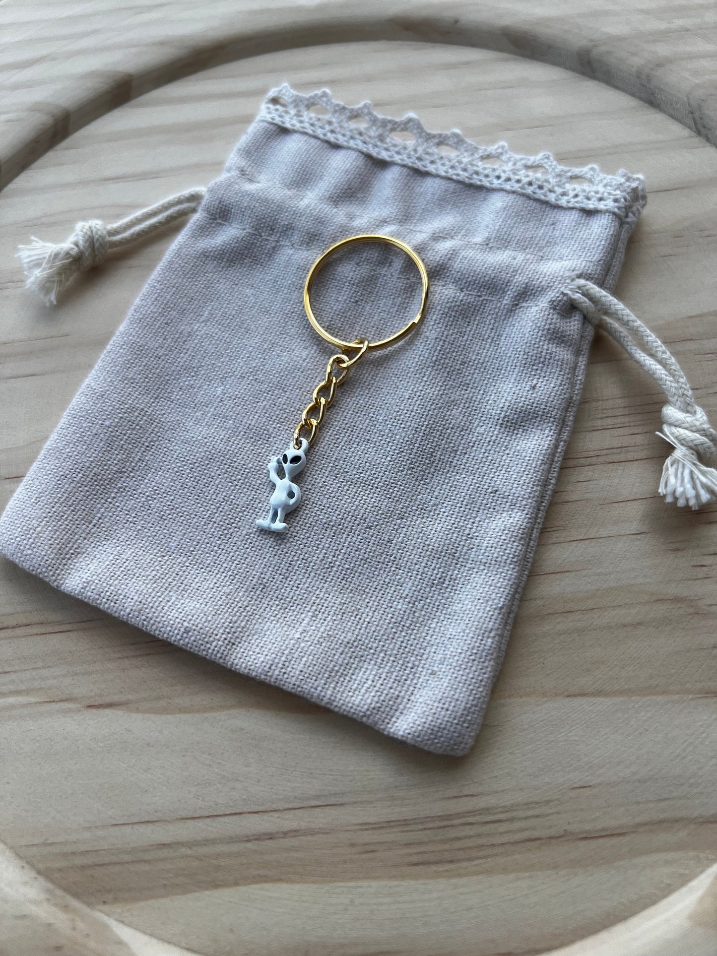 Gold Alien Keychains, Gold Keychains, Cute Keychains, Alien Keychains, Bag Accessories, Unisex Keychain, Gifts for Him, Gifts for Her