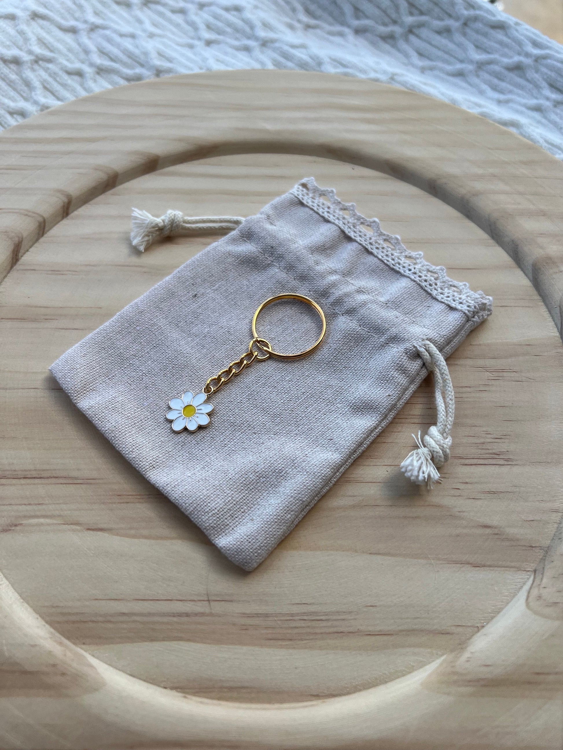 Gold Flower Keychain, Gold Accessories, Golf Jewelry, Gold Keychain, Spring Accessories, Sunflower Keychains, Trendy Keychains